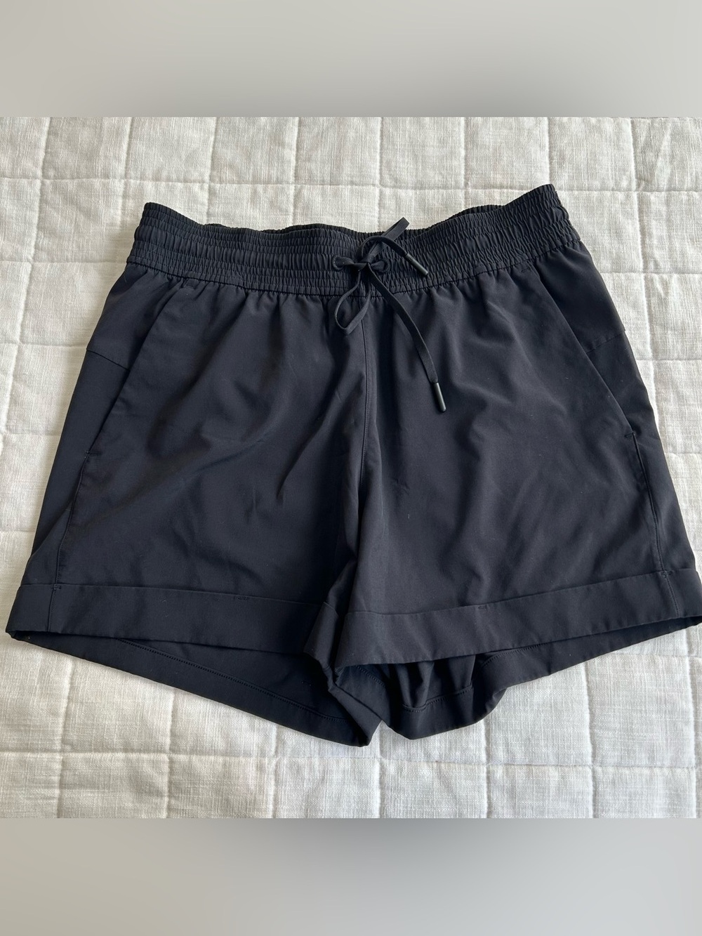 lululemon athletica Black Womens Athletic Pull-On Shorts size 6